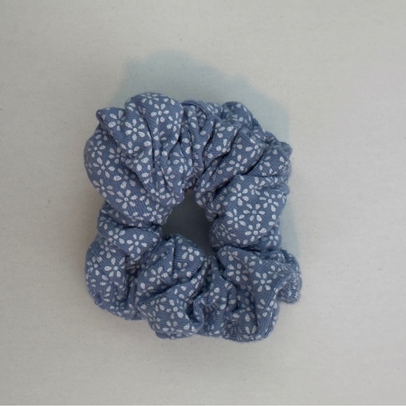 Brandy Melville Accessories - Brandy Melville Blue Floral Scrunchie